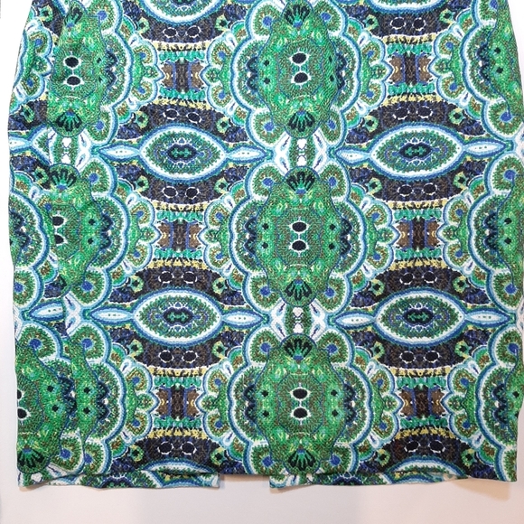 3/$20 Joe Fresh Pencil Skirt Tapestry Kaleidoscope Colorful Green Blue Textured - Picture 4 of 8
